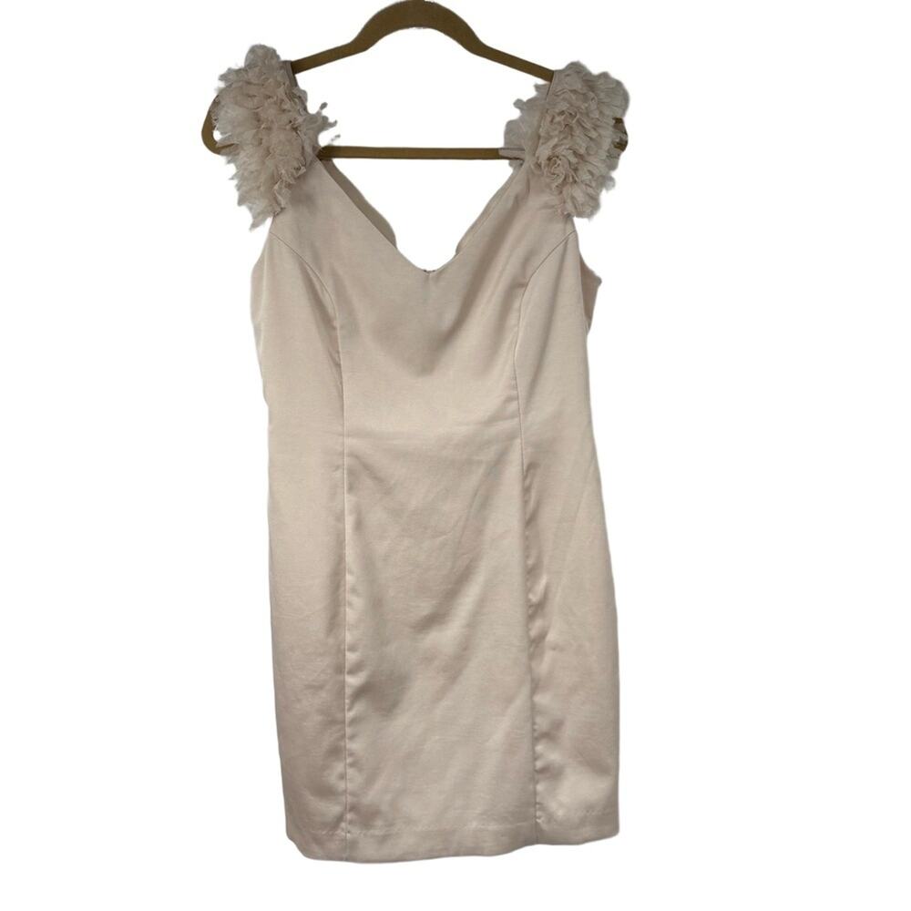 C Luce Dress Womens L Beige Ruffled‎ Shoulder V Neck Sleeveless Chic Elegant